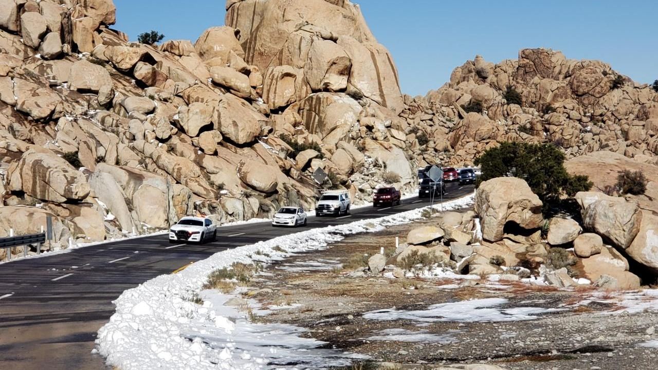 Abren La Rumorosa sólo para vehículos varados