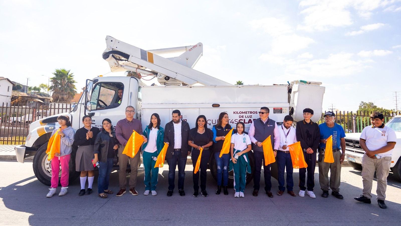 Lleva Ayuntamiento De Tijuana Kil Metros De Luz A La Presa A L R