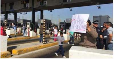 Manifestantes bloquean la autopista México-Querétaro
