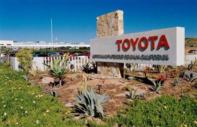 Trump amenaza a Toyota por fabricar en Baja California
