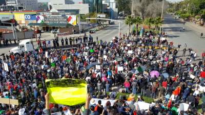 Se manifiestan en contra del gasolinazo en Tijuana