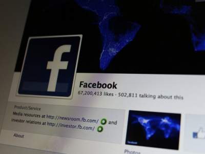Hombre oculta asesinato de esposa con mensajes en Facebook