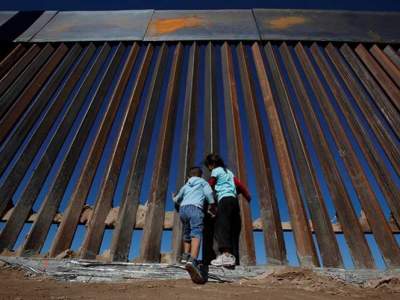 Trump pide al Congreso aprobar recursos para construir muro