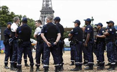 Francia aumentará seguridad en la Torre Eiffel