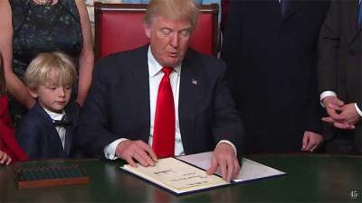Trump firma sus primeras órdenes ejecutivas como presidente