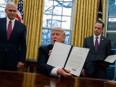 Trump cumple primera promesa: retira a EU del TPP