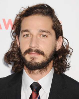 Arrestan a Shia LaBeouf en acto de protesta vs Trump