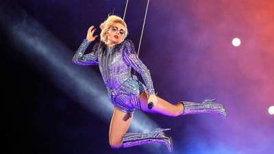 Lady Gaga triunfa con mensaje antirracista en Super Bowl 51