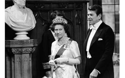 Reina Isabel II cumple 65 años en el trono