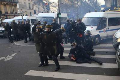Disturbios en París en una protesta contra la violencia policial 