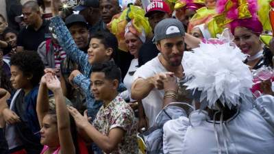 Enrique Iglesias estrena el vídeo , ‘Súbeme la radio’