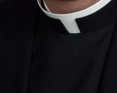 Dan 16 años de prisión a sacerdote por corrupción de menores
