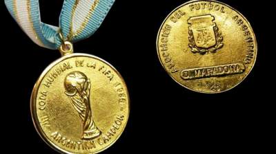 Subastaron medalla de Maradona de México 86'