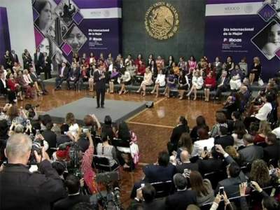 Peña Nieto hace un llamado a combatir 'el machismo'