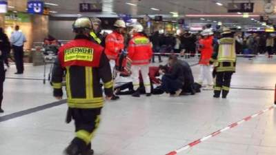 Hombre con hacha ataca en estación de tren en Alemania