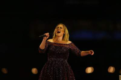 La razón por la que Adele detuvo concierto en Sídney merece admiración