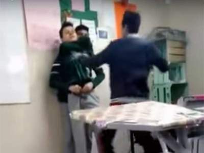 Alumnos de secundaria golpean a compañero en Ecatepec