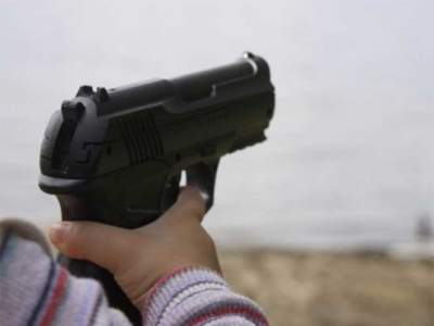  Niño de 4 años ‘se dispara’ en el estómago; investigan a padres