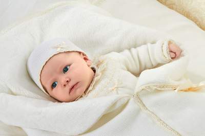 ¿Por qué no es recomendable que los bebés usen almohada?