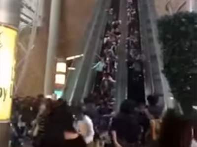 Escalera eléctrica causa 'avalancha humana' en Hong Kong
