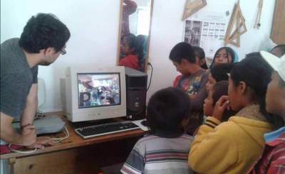 Alumnos de la UNAM dotan de computadoras a poblados de Oaxaca