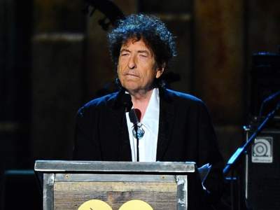  Bob Dylan recibirá premio Nobel sin ceremonias