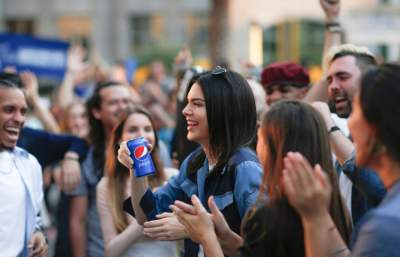 Kendall Jenner está devastada por escándalo con Pepsi 