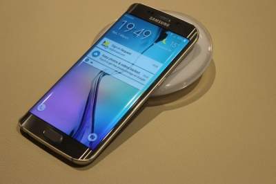 Samsung vende como loco, pero muchos esperan el iPhone 8: estudio