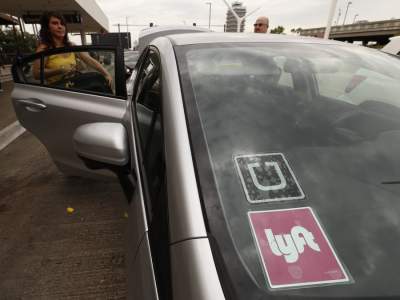 Uber rastreó a choferes que también trabajaban para Lyft