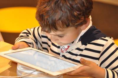 Uso de tablets altera patrón de sueño en menores de tres años