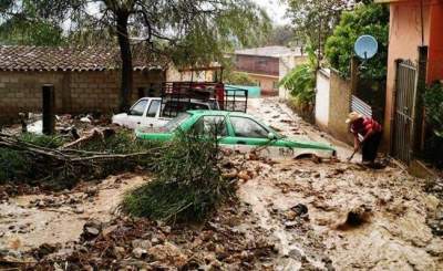 Desaparecen 4 personas tras tromba en Oaxaca