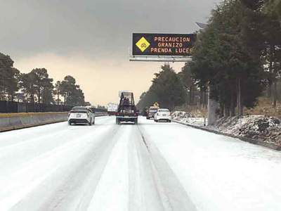 Granizo sorprende en plena primavera; buscan a desaparecidos en SLP