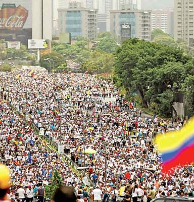  Protestas encienden a Venezuela; choque de fuerzas