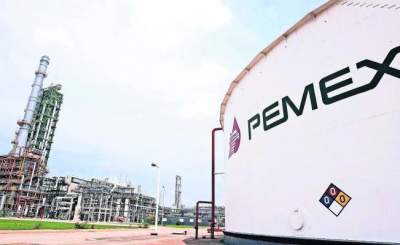 Pemex tiene menos plazas y gasta más en salarios