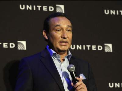 Director ejecutivo de United Airlines deja el cargo