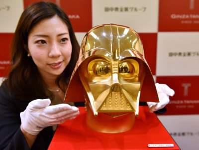 Casco de oro de Darth Vader se vende por 1,3 millones de euros