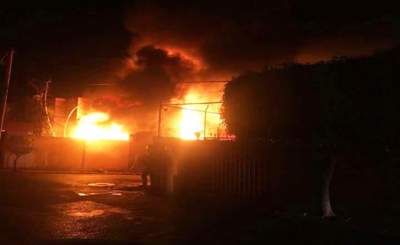 Desalojan casas en Cuernavaca tras incendio por toma clandestina