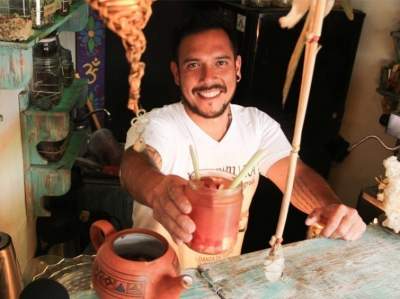 Joven peruano crea un bar medicinal 