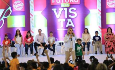  Angélica Rivera entrega lentes graduados a 30 mil alumnos de Sinaloa