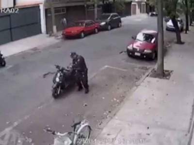  Suspenden a policía que movió moto para llevarla al corralón