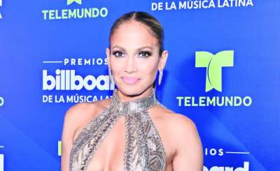 Jennifer Lopez impactó con atrevidos vestidos en los Latin Billboard