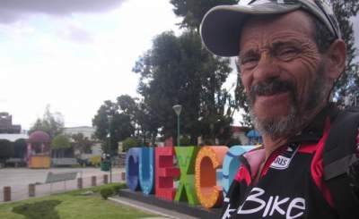Busca récord Guinness... y le roban bicicleta en México