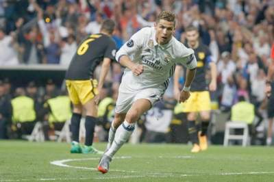 Real Madrid se acerca a la final con triplete de Cristiano