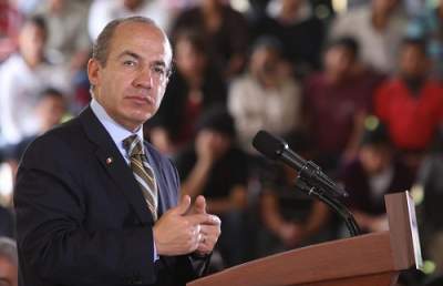 Felipe Calderón amenaza con renunciar al PAN