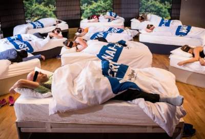Gimnasio ofrece clases de siesta para adultos que duermen poco
