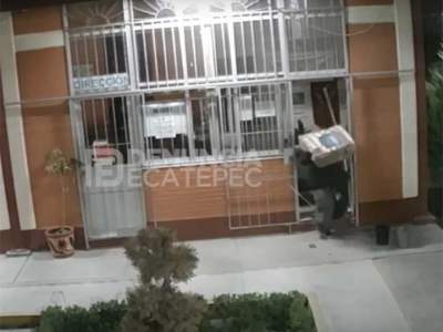 Hombre roba de madrugada escuela en Ecatepec