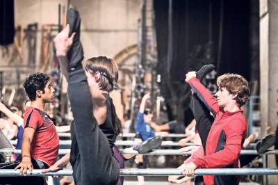 Hombres defienden carrera en el ballet
