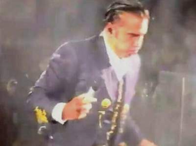 Alejandro Fernández casi vomita en pleno show