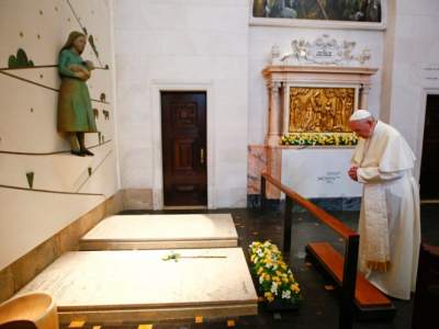 Papa Francisco declara santos a los pastorcitos videntes de Fátima