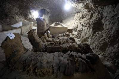  ¡Nuevo descubrimiento en Egipto! Hallan cámara funeraria con 17 momia
